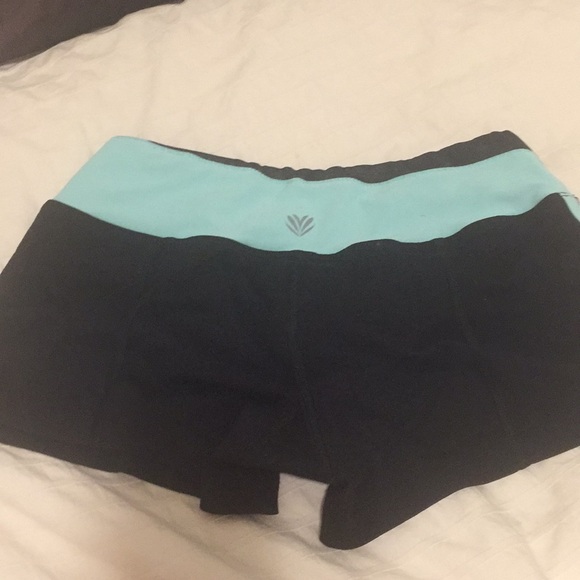 Workout shorts - Picture 2 of 3